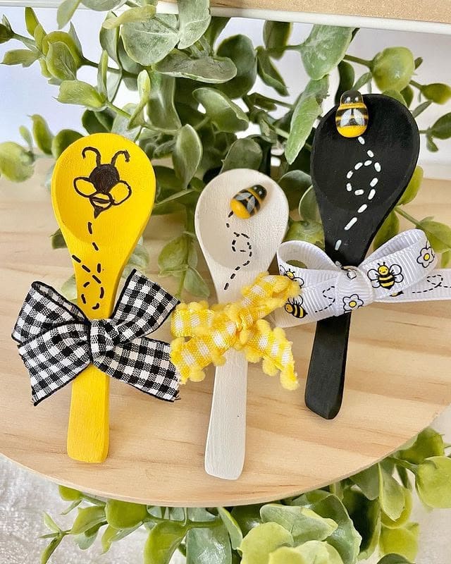 Adorable Bee-Themed Painted Spoon Decor