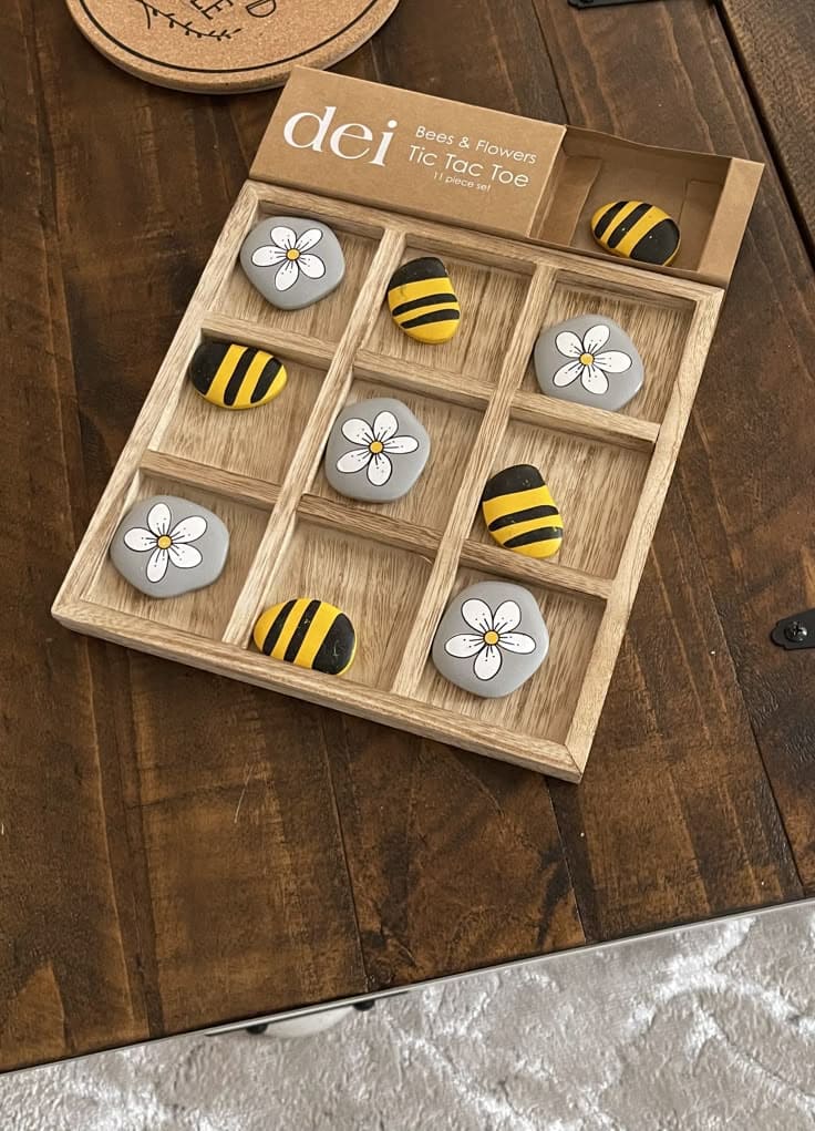 Charming Bee and Flower Tic-Tac-Toe Set