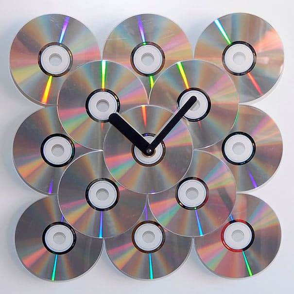 Dazzling DIY CD Clock for a Futuristic Touch