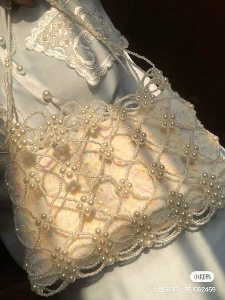 Elegant Pearl Beaded Handbag Magic