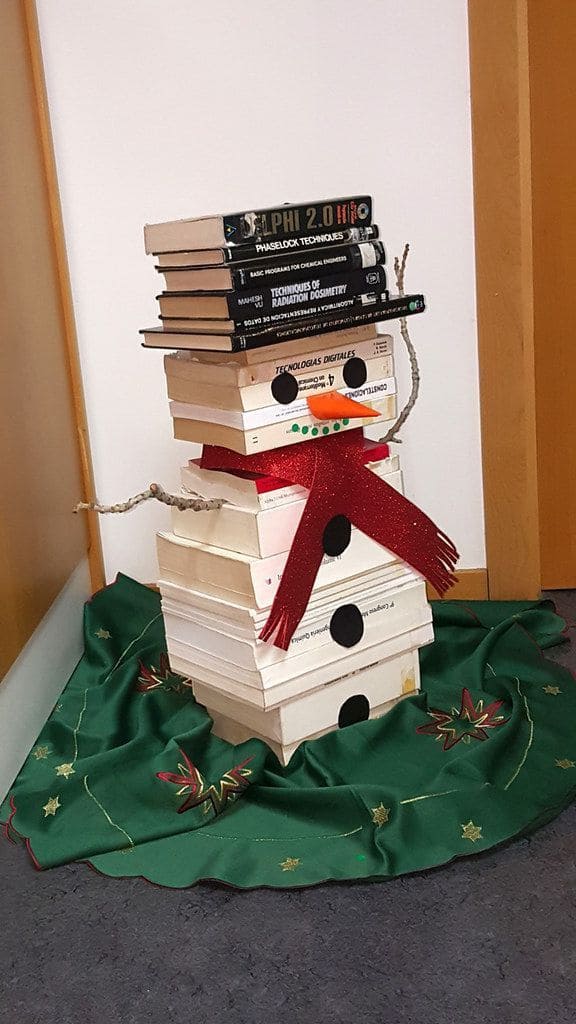 Adorable DIY Book Stack Snowman