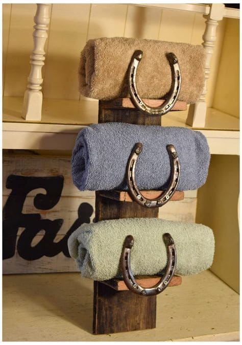 Rustic Horseshoe Towel Rack