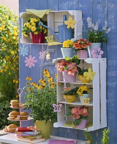 Delightful Pallet Wall Flower Shelf