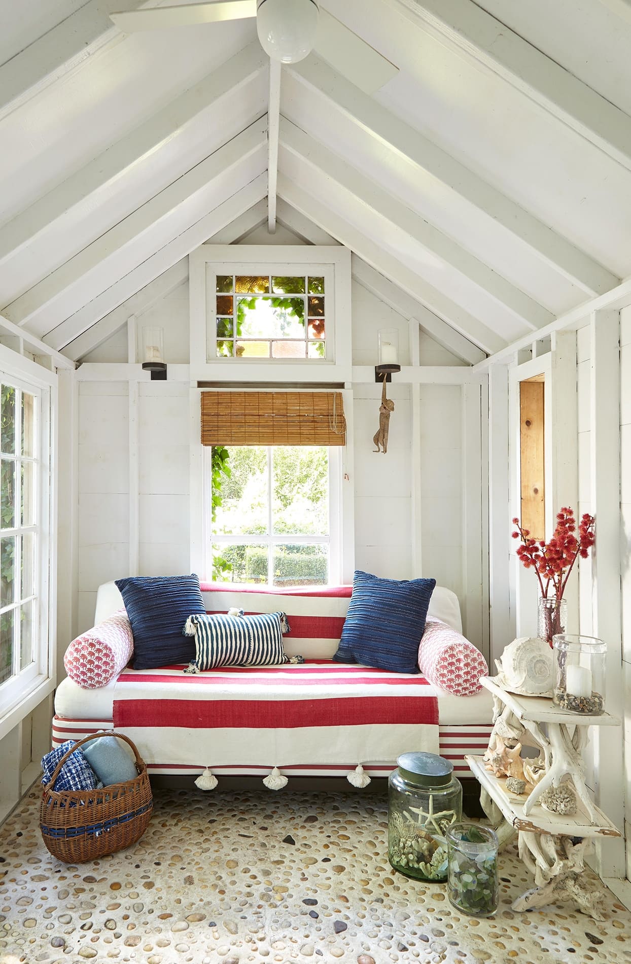 Cozy Patriotic Nook Makeover