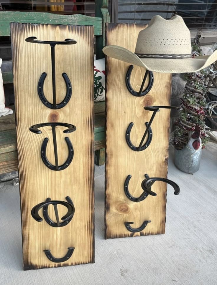 Western Horseshoe Hat Rack Display