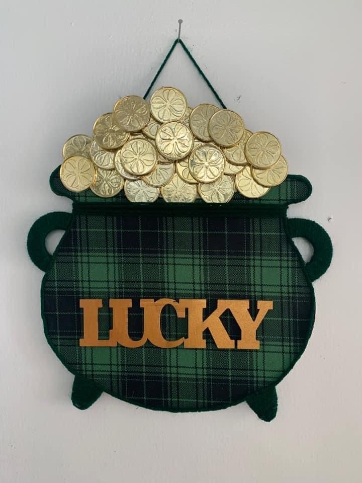 Golden Pot Luck Plaid Treasure Wreath