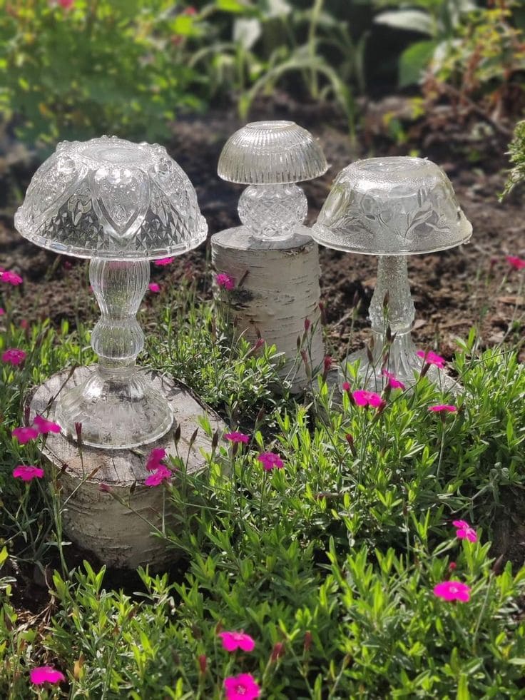 Elegant Crystal Bowl Mushroom Solar Lights